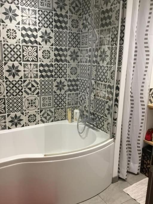 Appartement Tres Lumineux Egat ภายนอก รูปภาพ